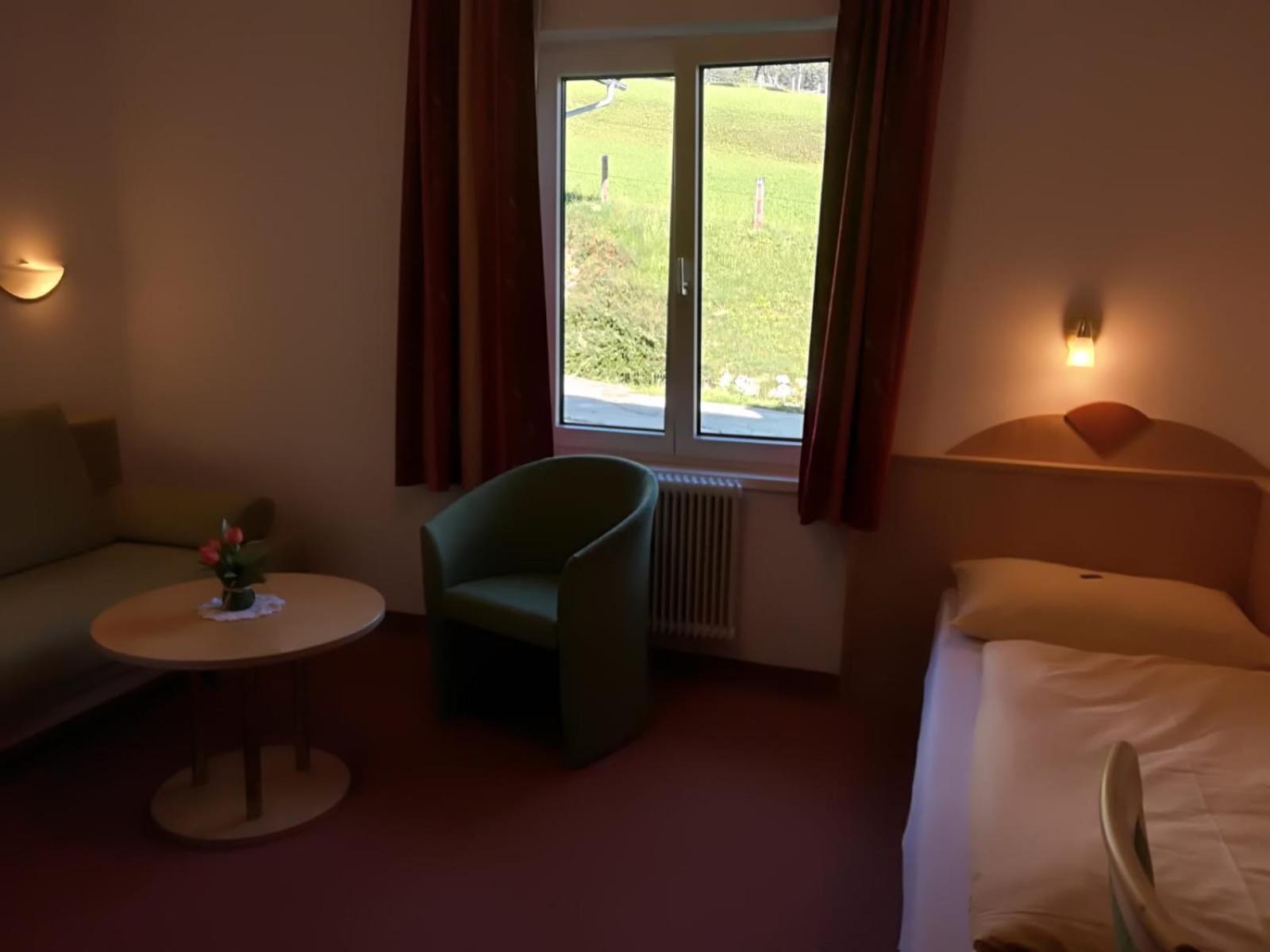 Hotel Pension Sonnenuhr 타우플리츠 외부 사진