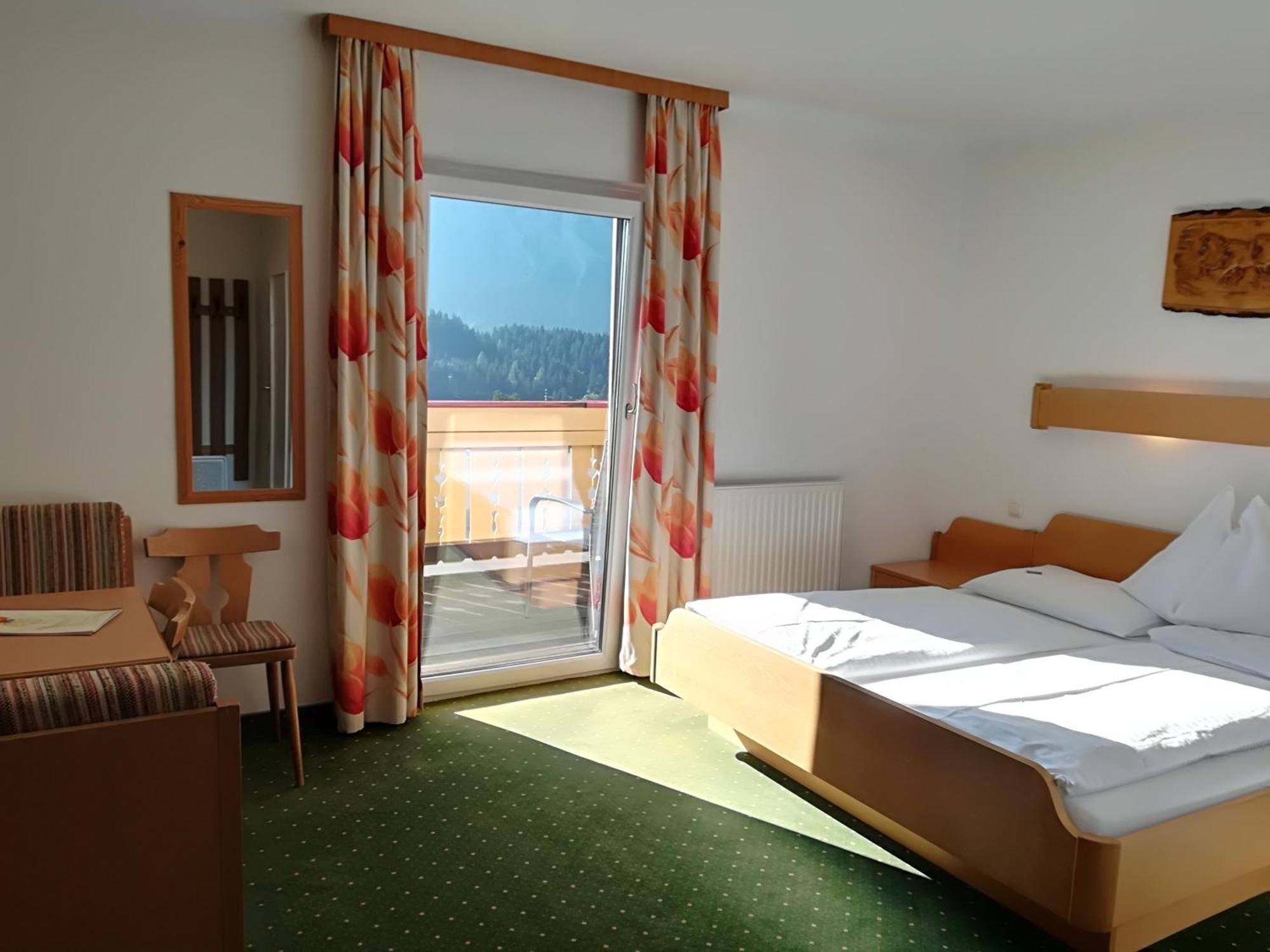 Hotel Pension Sonnenuhr 타우플리츠 외부 사진